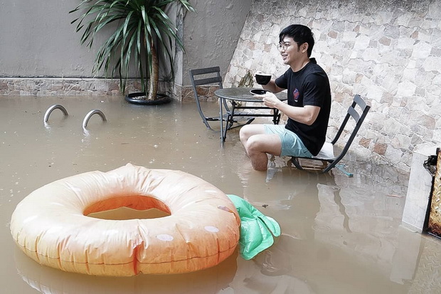 Rumah Kebanjiran, Nicky...