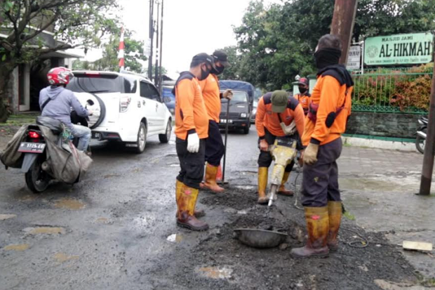 Curah Hujan Tinggi,...