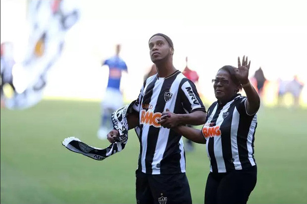 Ibu Ronaldinho Meninggal...