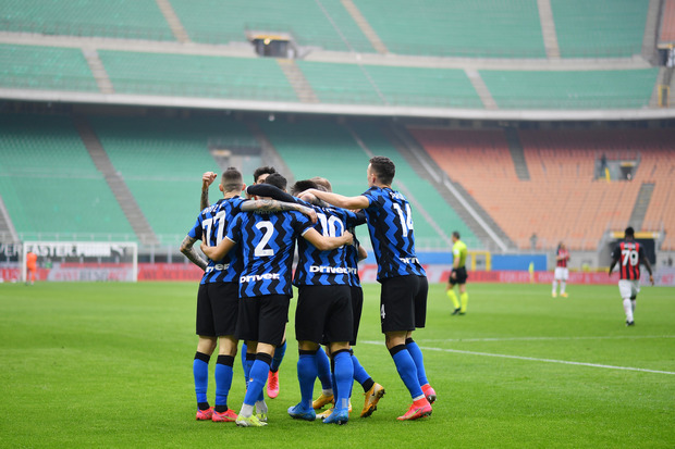Menangi Derby Milan,...
