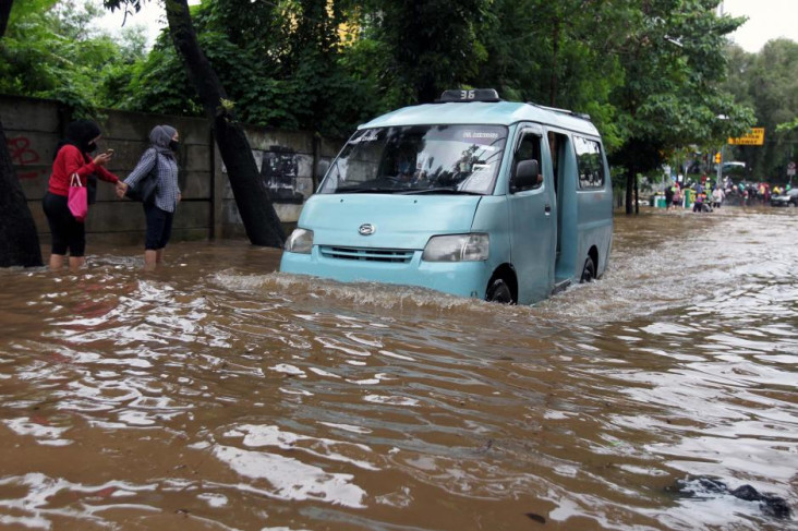 Tips Agar Mobil Terhindar...