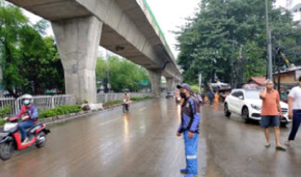 Genangan di Jalan Kemang,...