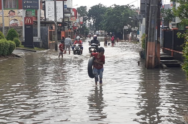 Terendam Banjir, Akses...