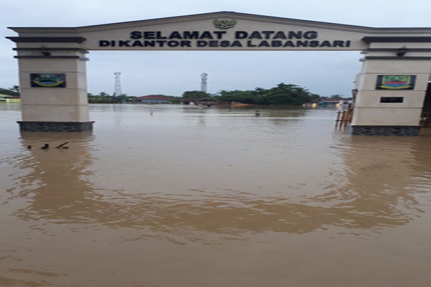 Diterjang Banjir, 1.600...