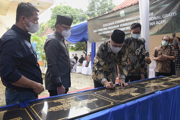 Bima Arya : Gubernur...