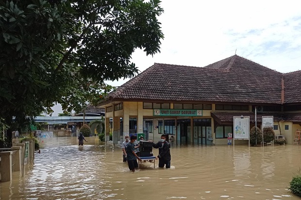 Terendam Banjir, RS...