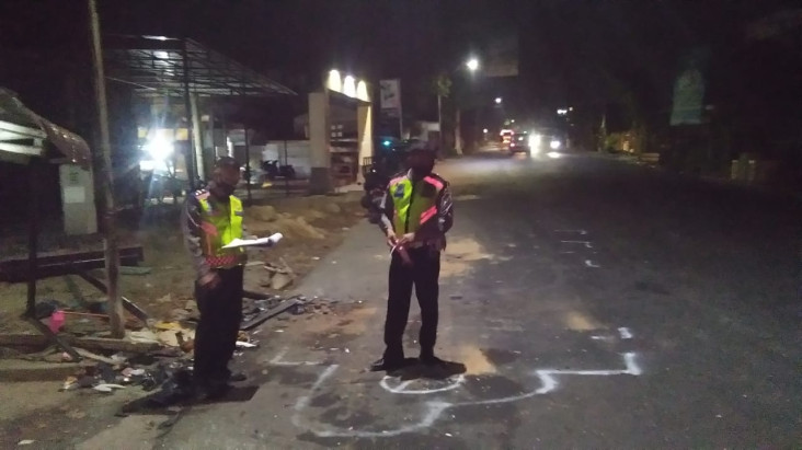 Truk ‘Siluman’ Jalan...