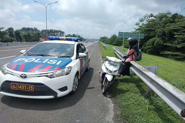 Santuy, Emak-emak Baju...