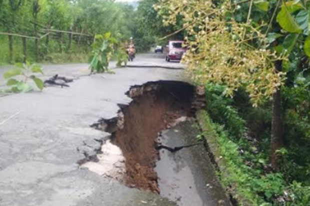 Jalan Ambles di Pangkep...