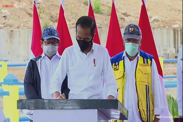 Resmikan Bendungan Napun...
