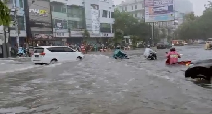 Hujan Beberapa Jam,...