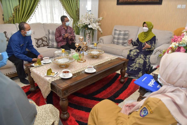 Penuhi Kebutuhan Gizi,...