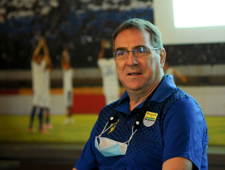 Pelatih Persib Ingin...