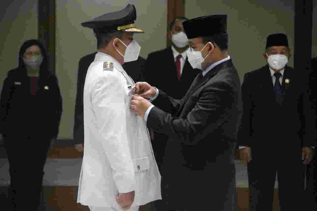 Anies Lantik 12 Pejabat...