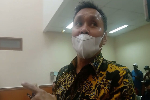 Berbatik Cokelat, Nus...
