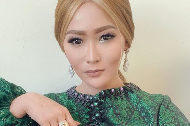 Bela Amanda Manopo,...