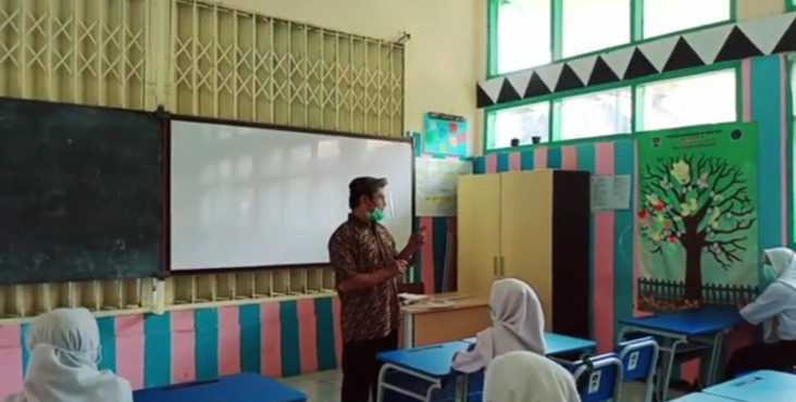 Sekolah di KBB Krisis...