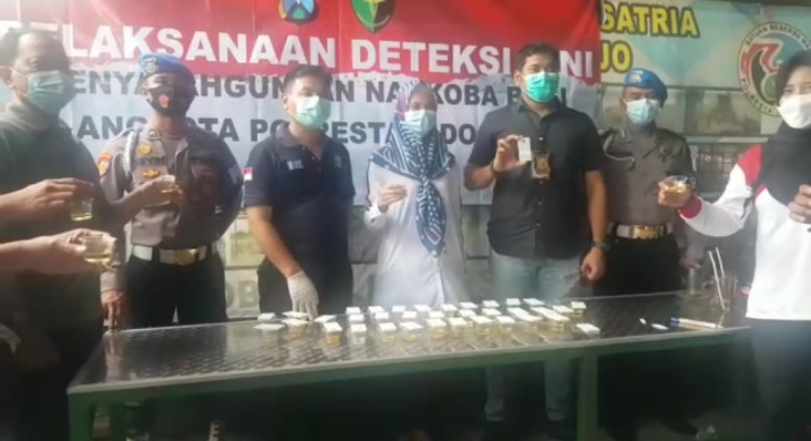Perwira dan Anggota...