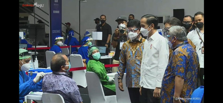 Saksikan Vaksinasi Awak...