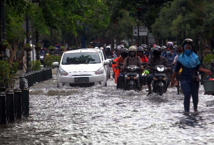 Kurangi Risiko Banjir,...
