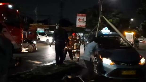 Hindari Motor yang Menyalip,...
