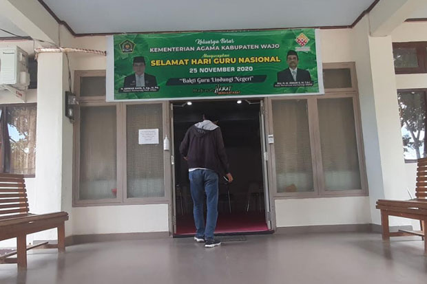 Dimintai Sejumlah Uang,...