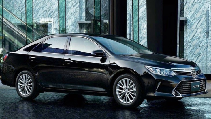 Sekelas Toyota Camry,...