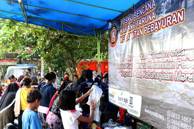 Kemensos Salurkan Uang...