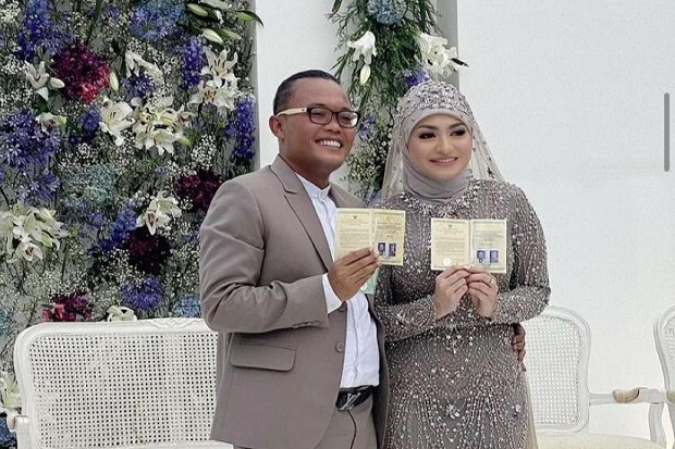 Sule Geram, Istrinya...