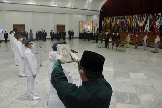 Lantik 5 Kepala Daerah...