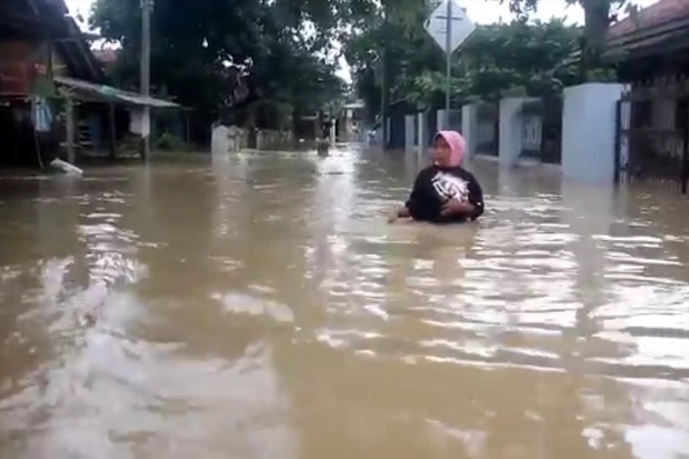 Sungai Ciberes Meluap,...