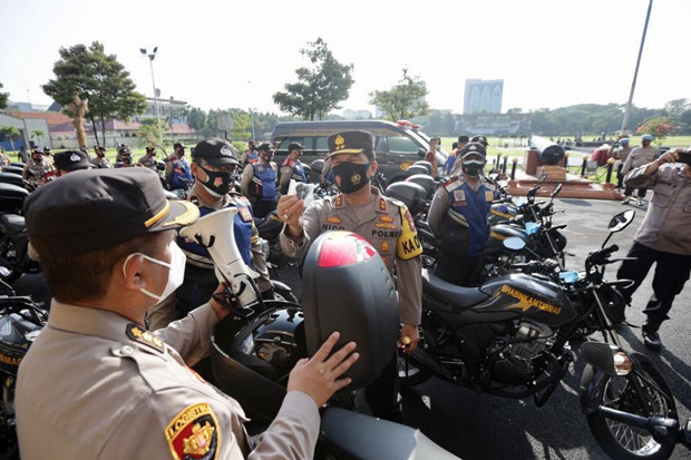 Kapolda Jatim Bagikan...