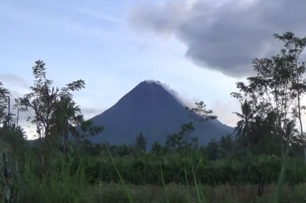 Gunung Merapi Terus...