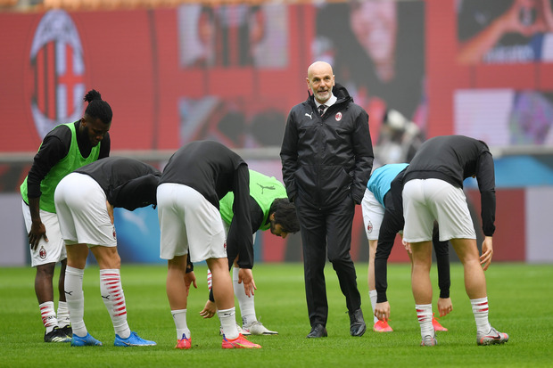 Milan Bentrok MU di...