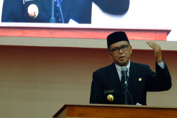 Gubernur Sulsel Dibawa...