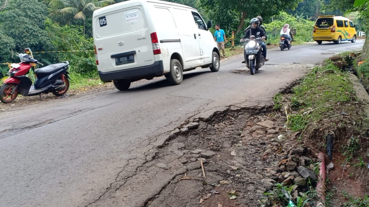 Jalan Cikalong-Cipeundeuy...