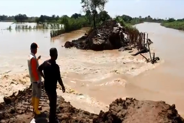 Tanggul Jebol, Banjir...