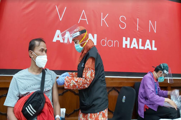 Ratusan Wartawan Suntik...