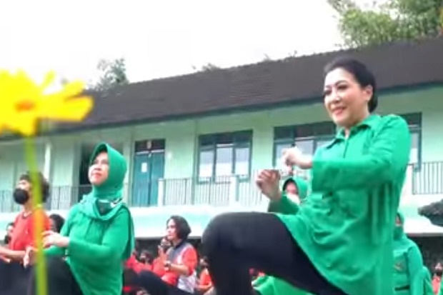 Ketum Persit KCK Ajak...