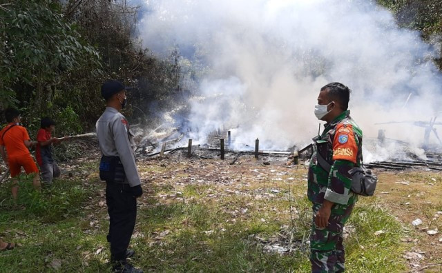 Takut Angker, Warga...