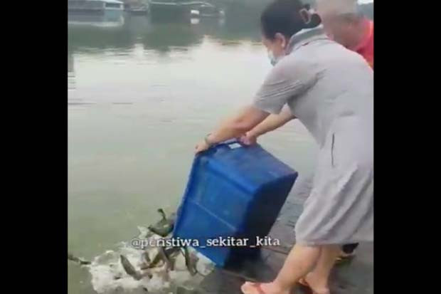 Viral Warga Lepas Ribuan...