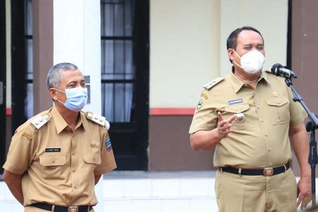 Hari Pertama Masuk Kerja,...