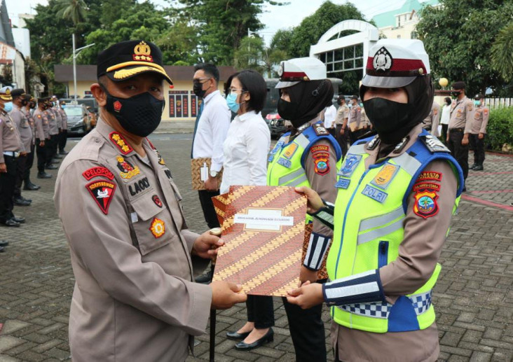 Beri Pelayanan Terbaik,...