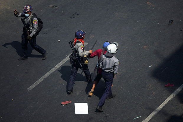 Junta Menggila, AS Ancam...