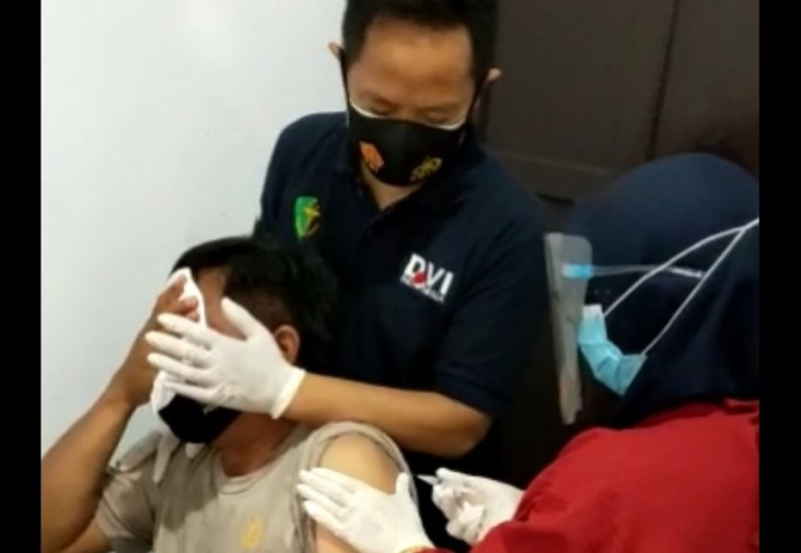 Takut Jarum Suntik,...