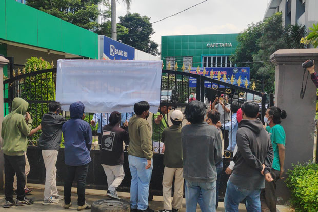 Caci Massa Aksi, Demo...