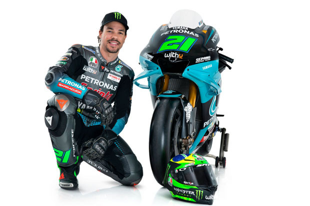 Girang Tunggangi YZR-M1...