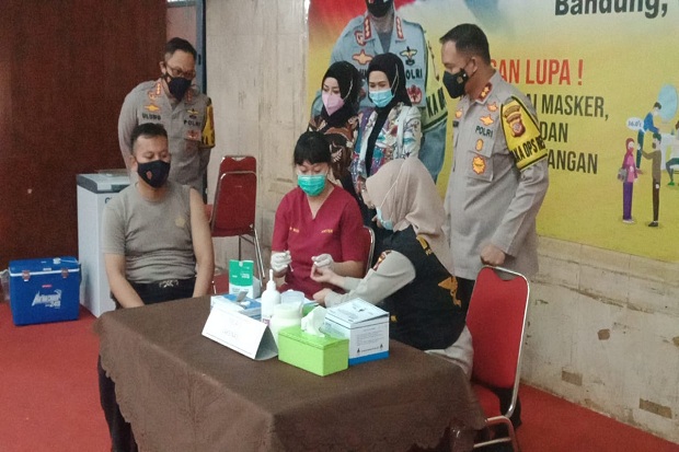 Ratusan Polisi di Kota...