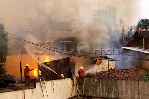 15 Rumah Terbakar, 75...