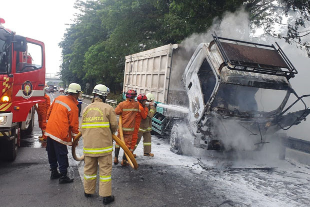 Truk Pengangkut Batubara...